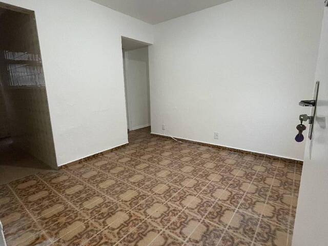 #3266 - Apartamento para Locação em Santos - SP